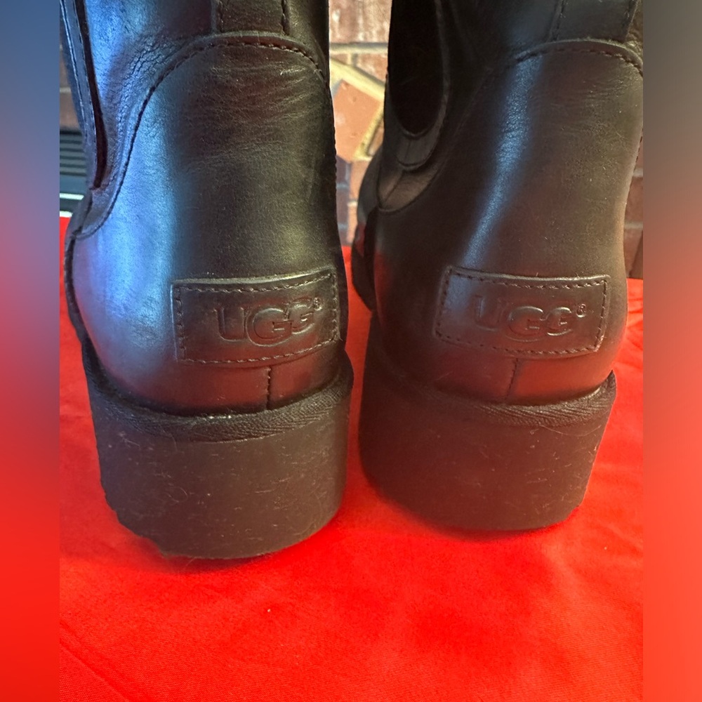 WOW POSHMARK - Authentic Ugg Boots
